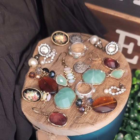 9 Piece Vintage Earring Set - Picture 2 of 9